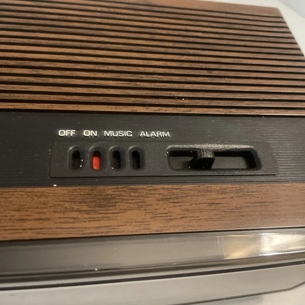 Vintage 1984 General Electric Flip Clock Radio Alarm Clock 7-4305F WORKING
